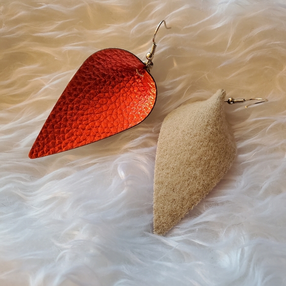 i4 NEW Red  Leaf-Cut Design Earrings - Picture 2 of 5